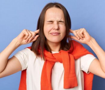 co-zrobic-gdy-uszy-sa-zatkane-domowe-sposoby-i-leczenie