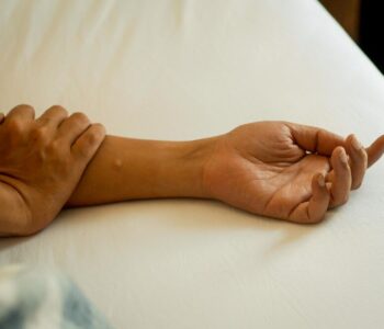 lek-na-dretwienie-rak-w-nocy-przyczyny-problemu-i-mozliwosci-leczenia