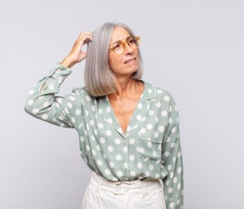 od-czego-siwieja-wlosy---glowne-przyczyny-i-czynniki-ryzyka